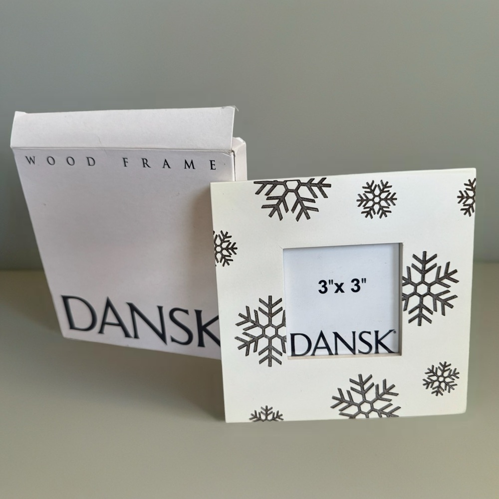 Dansk White & Gray Snowflake Wood 3x3 Picture Frame New Winter Holiday